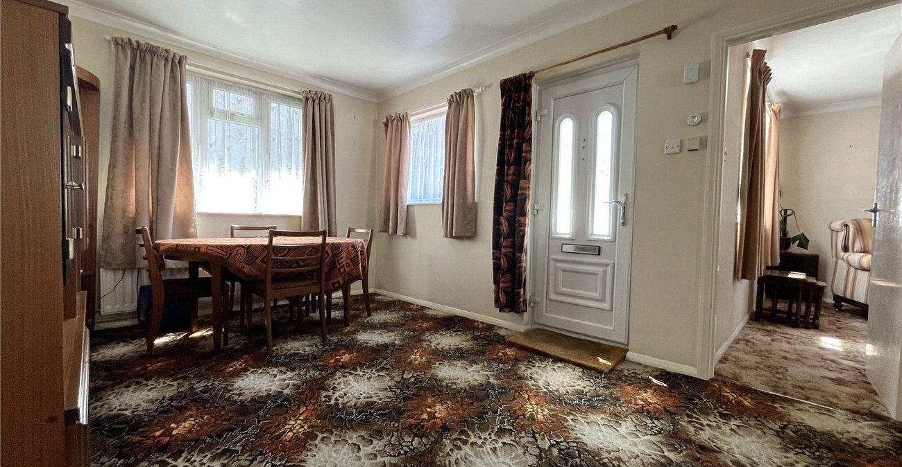 3 bedroom bungalow for sale in Chatham | Robinson Michael & Jackson