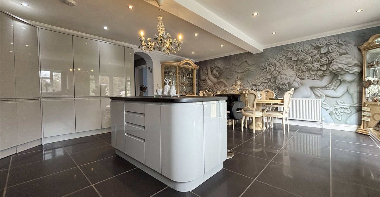 2 bedroom bungalow for sale in Walderslade | Robinson Michael & Jackson