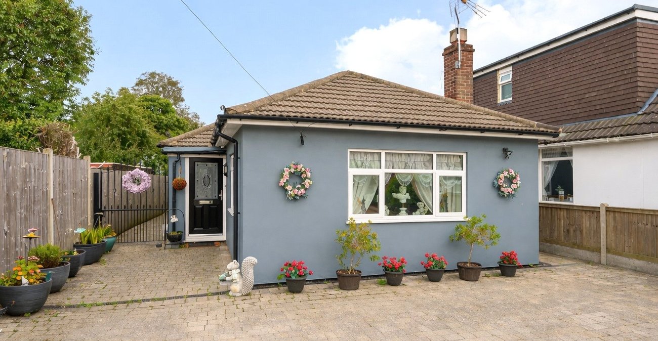 2 bedroom bungalow for sale in Walderslade | Robinson Michael & Jackson