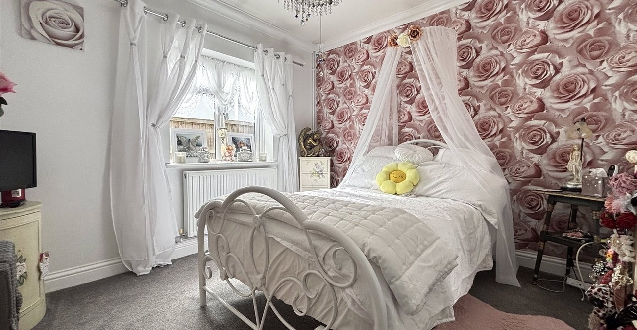 2 bedroom bungalow for sale in Walderslade | Robinson Michael & Jackson