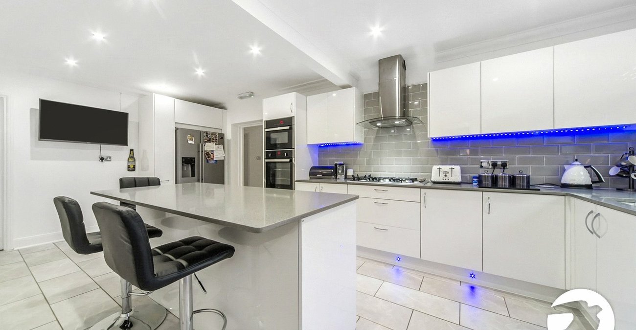 5 bedroom house for sale in Rainham | Robinson Michael & Jackson