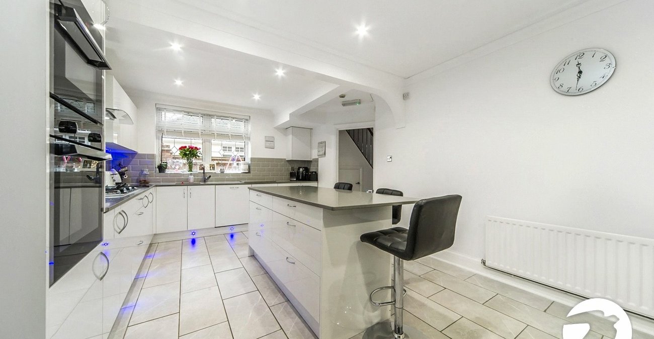 5 bedroom house for sale in Rainham | Robinson Michael & Jackson