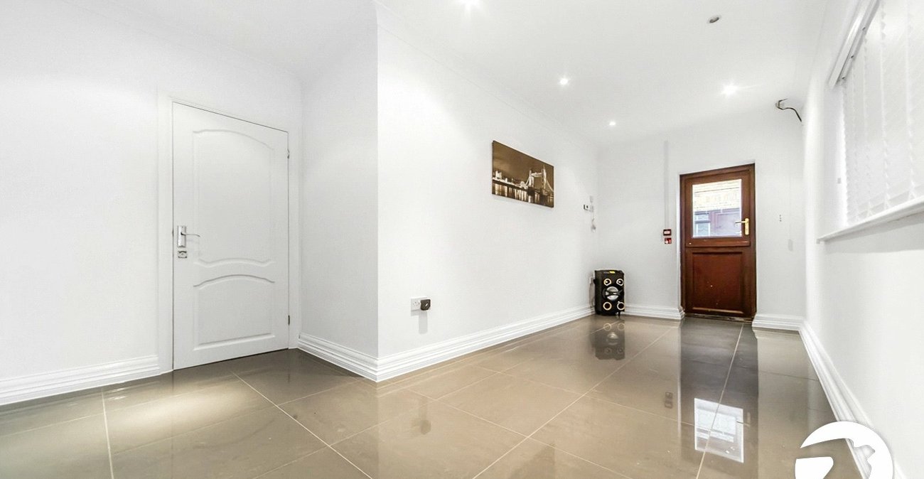 5 bedroom house for sale in Rainham | Robinson Michael & Jackson