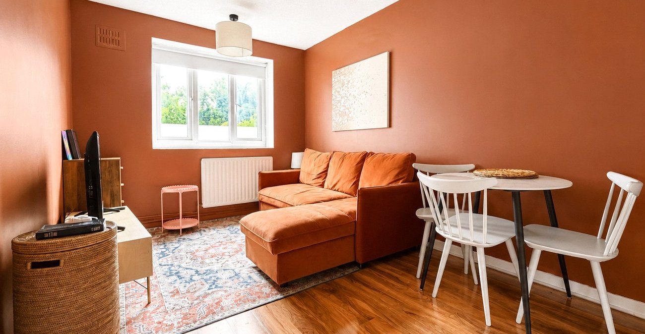 2 bedroom property for sale in London | Robinson Jackson