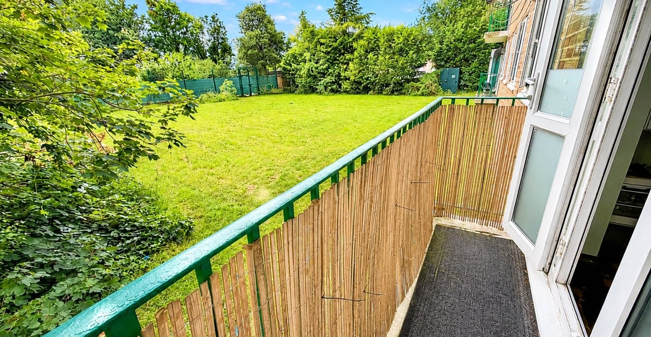 2 bedroom property for sale in London | Robinson Jackson