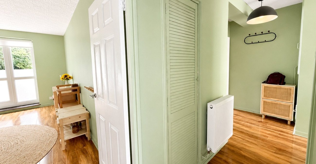 2 bedroom property for sale in London | Robinson Jackson