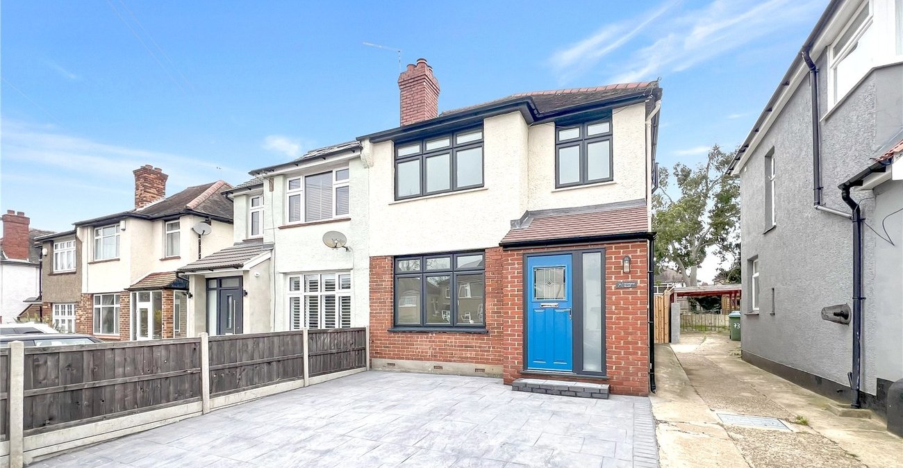 3 bedroom house for sale in London | Robinson Jackson