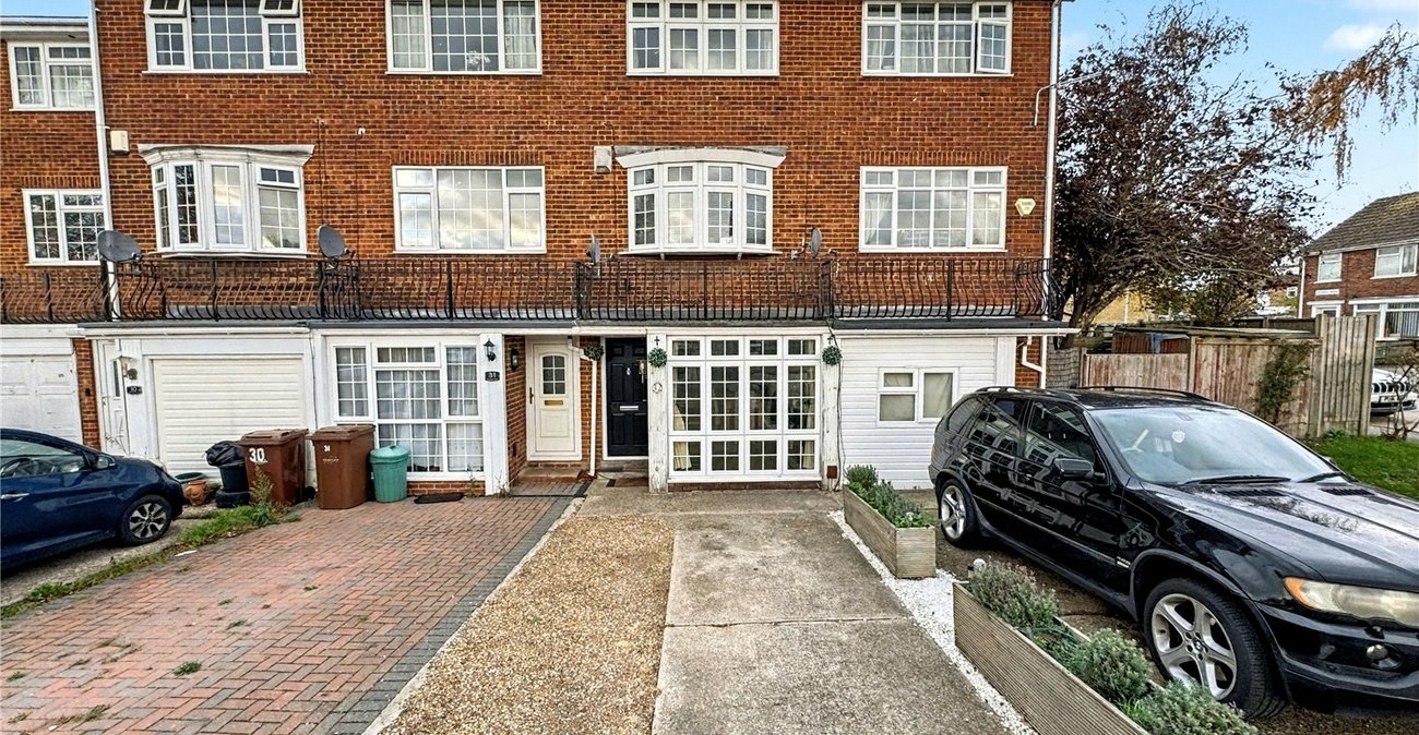 4 bedroom house for sale in Rainham | Robinson Michael & Jackson