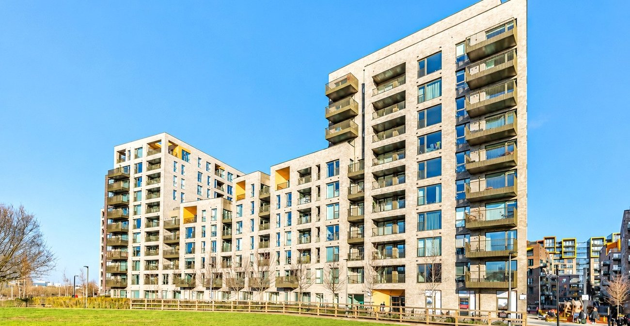 3 bedroom property for sale in London | Robinson Jackson