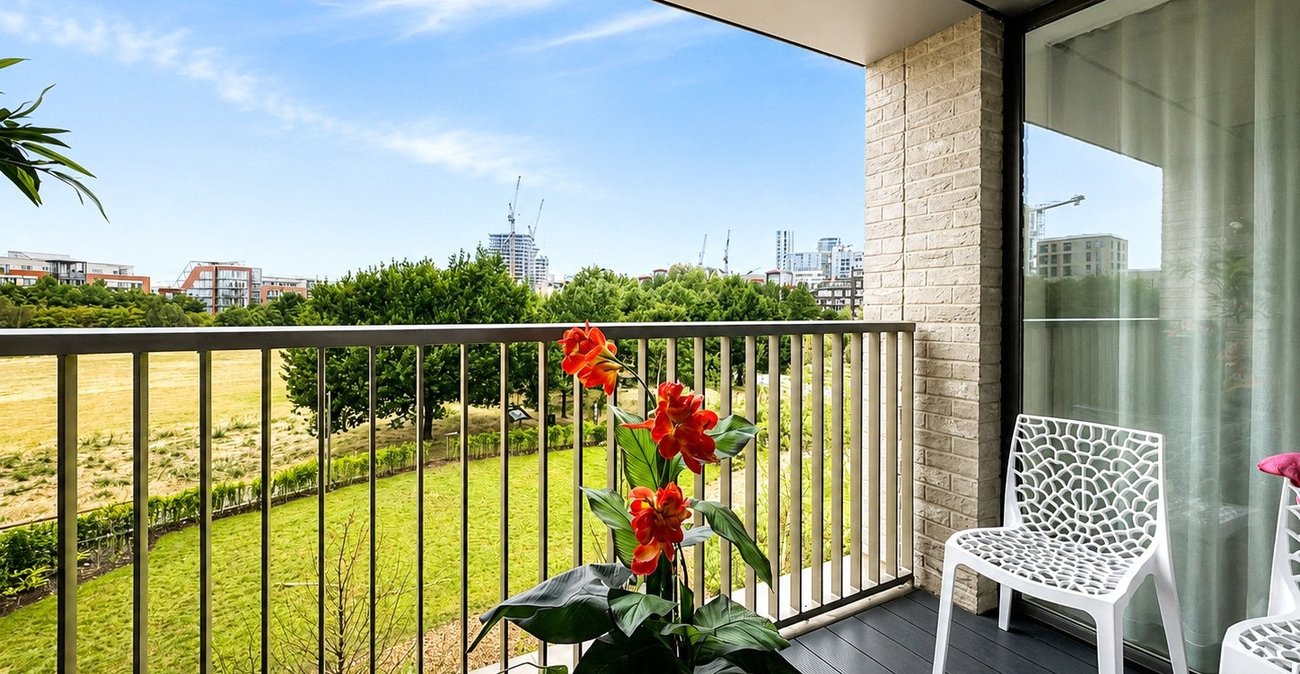 3 bedroom property for sale in London | Robinson Jackson