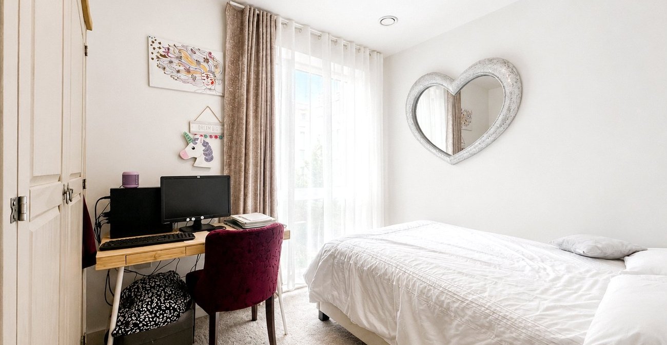 3 bedroom property for sale in London | Robinson Jackson