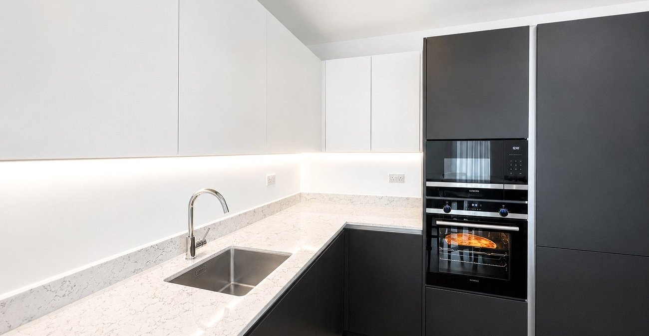3 bedroom property for sale in London | Robinson Jackson