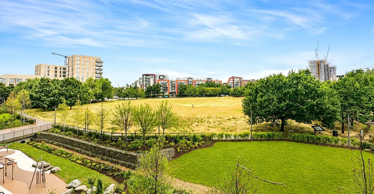 3 bedroom property for sale in London | Robinson Jackson