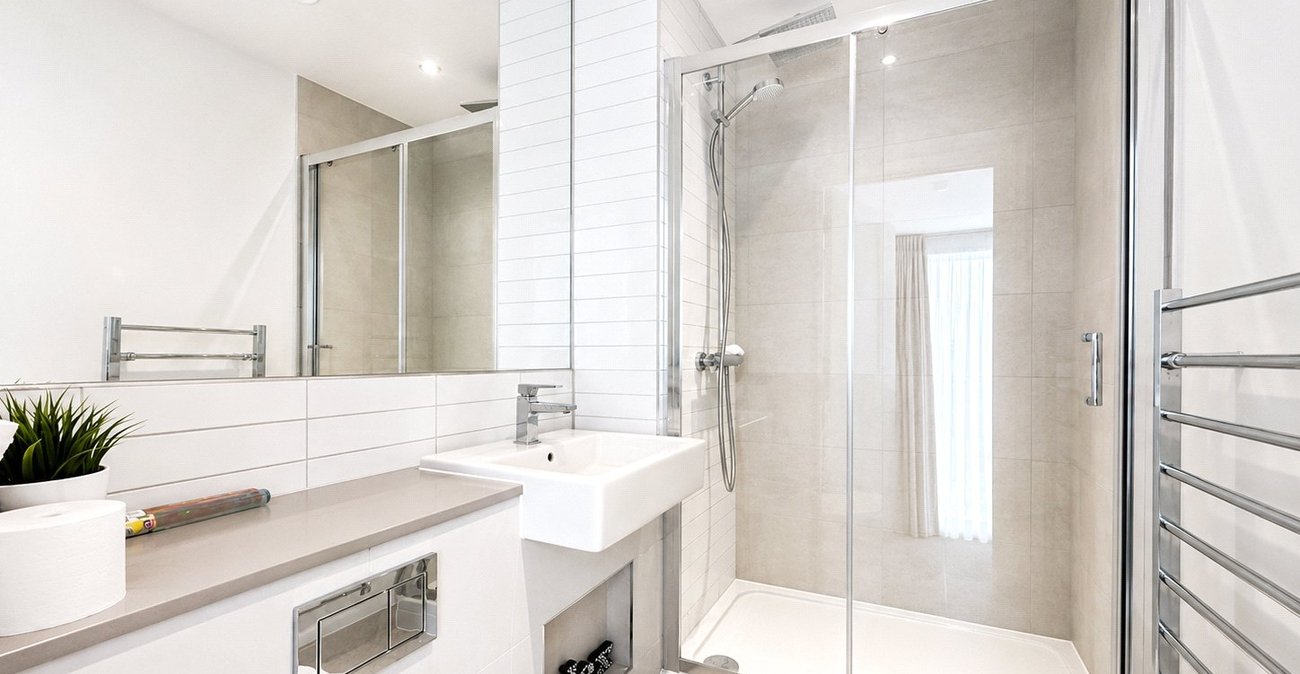 3 bedroom property for sale in London | Robinson Jackson