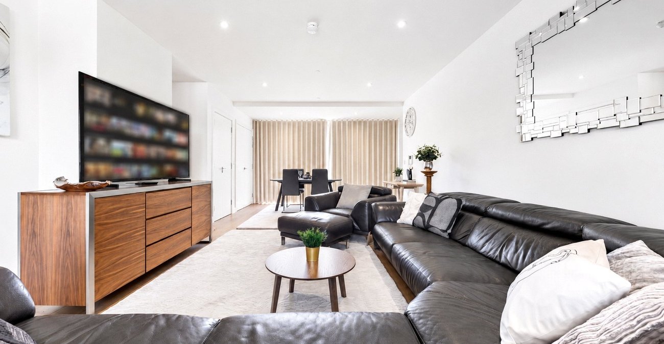 3 bedroom property for sale in London | Robinson Jackson