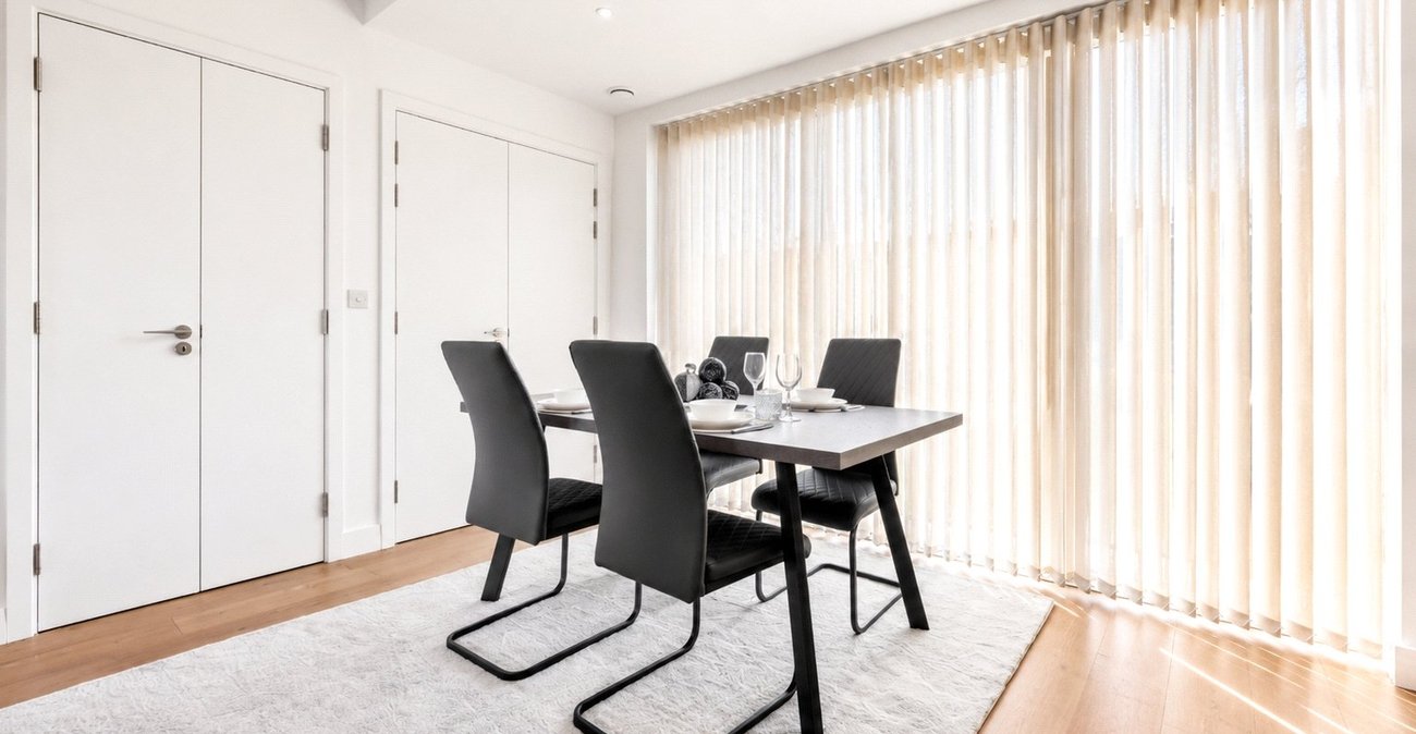 3 bedroom property for sale in London | Robinson Jackson
