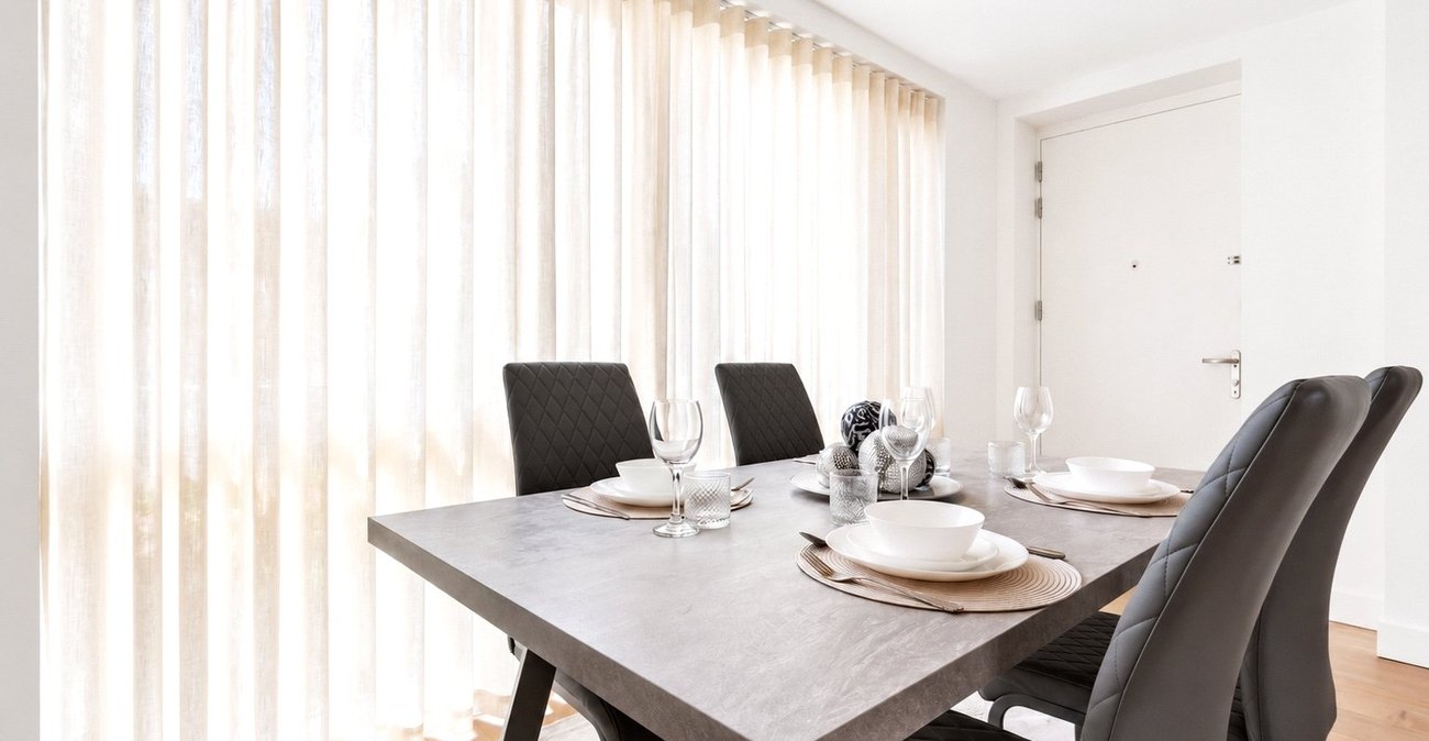 3 bedroom property for sale in London | Robinson Jackson