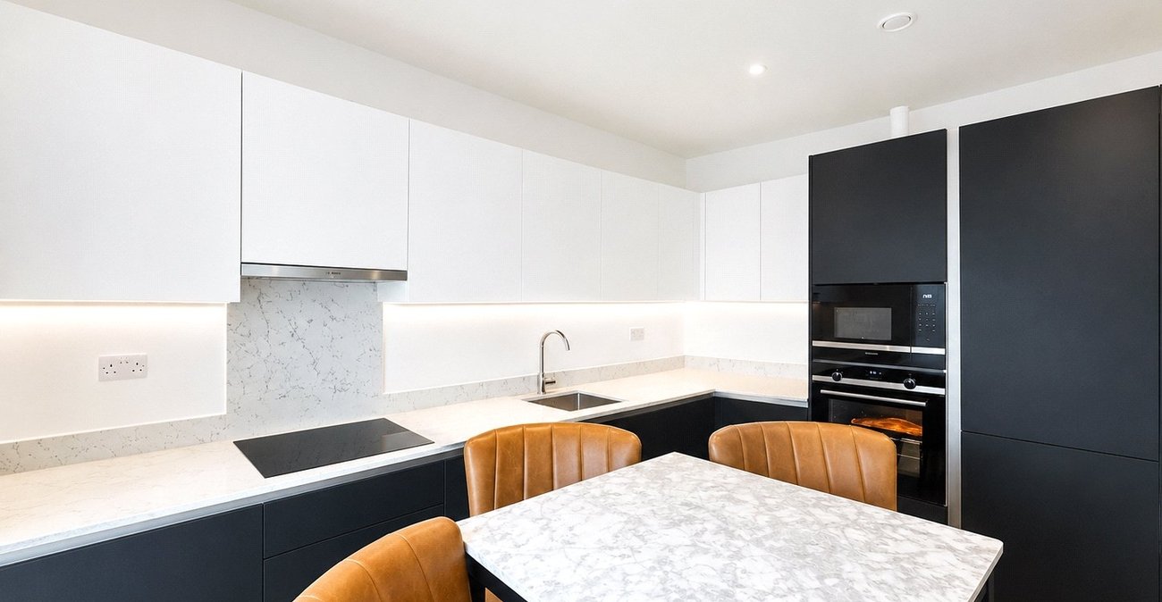 3 bedroom property for sale in London | Robinson Jackson