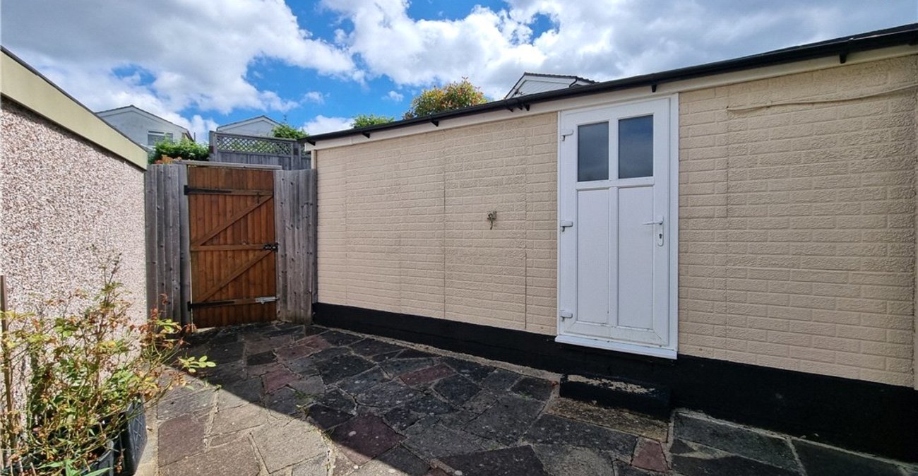2 bedroom bungalow for sale in Chelsfield | Robinson Jackson