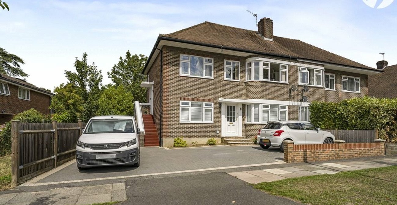 2 bedroom property for sale in Chelsfield | Robinson Jackson