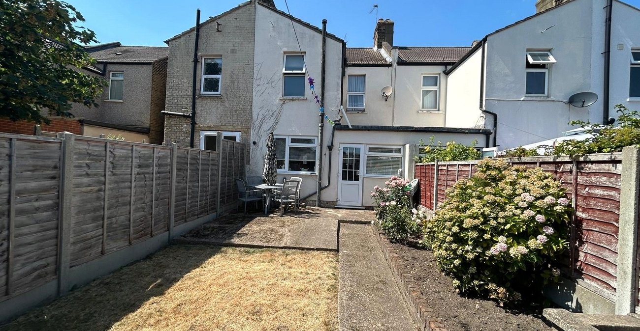 2 bedroom house for sale in Welling | Robinson Jackson