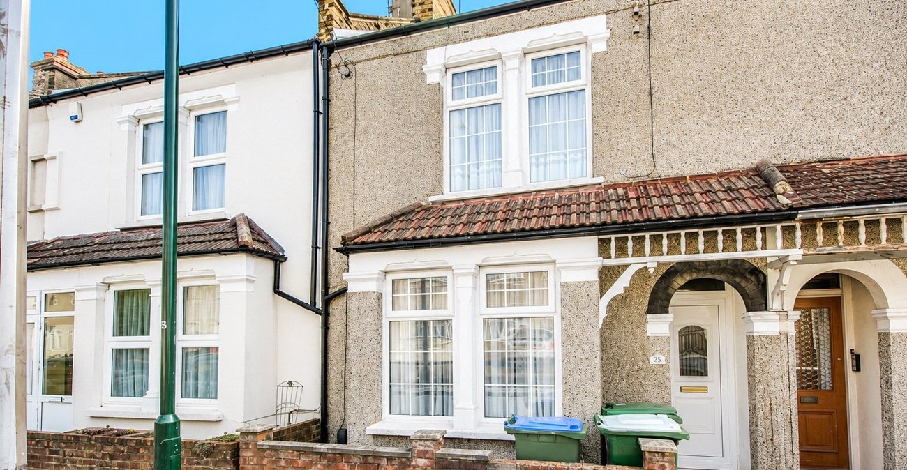 2 bedroom house for sale in Welling | Robinson Jackson