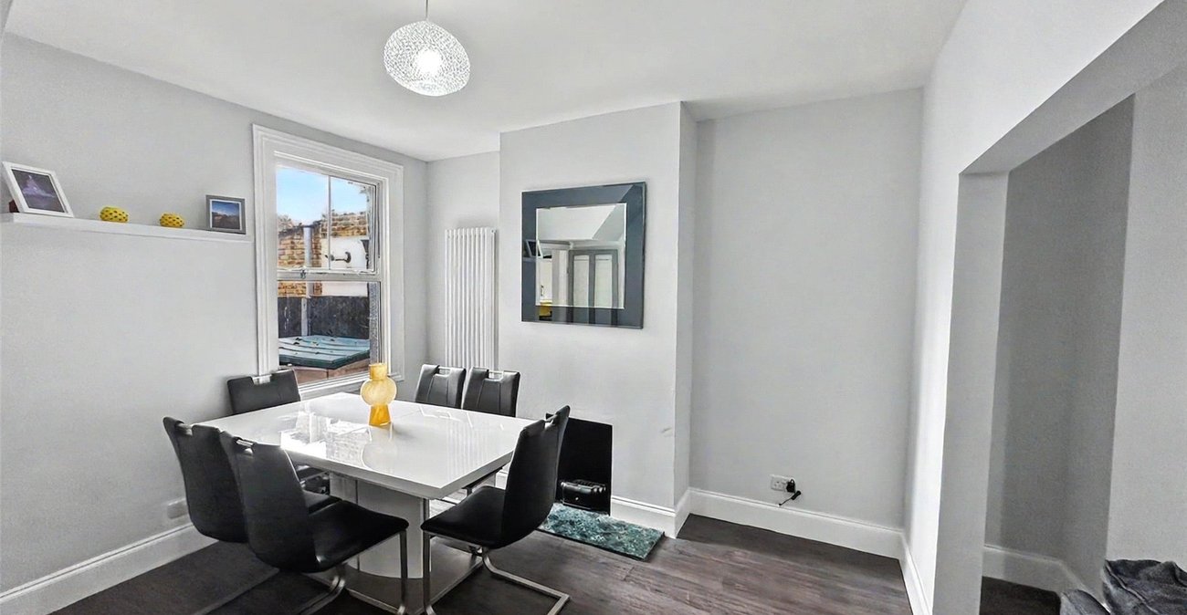 2 bedroom house for sale in Welling | Robinson Jackson