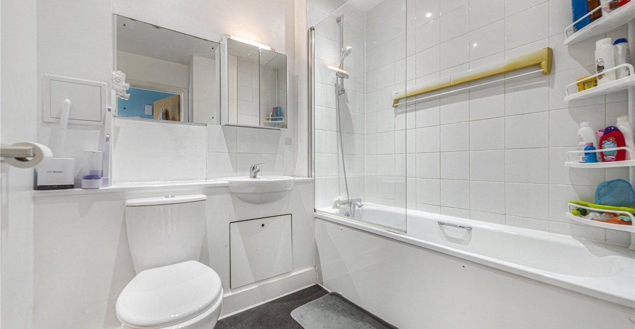 2 bedroom property for sale in Northfleet | Robinson Michael & Jackson