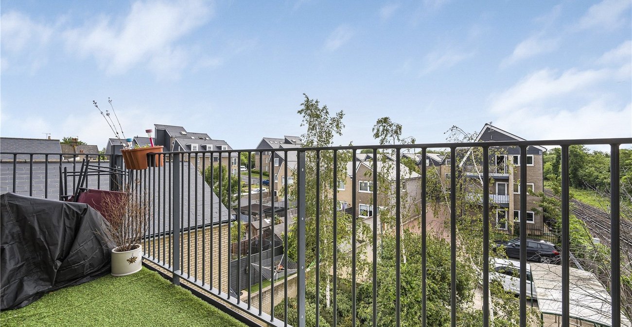 2 bedroom property for sale in Northfleet | Robinson Michael & Jackson