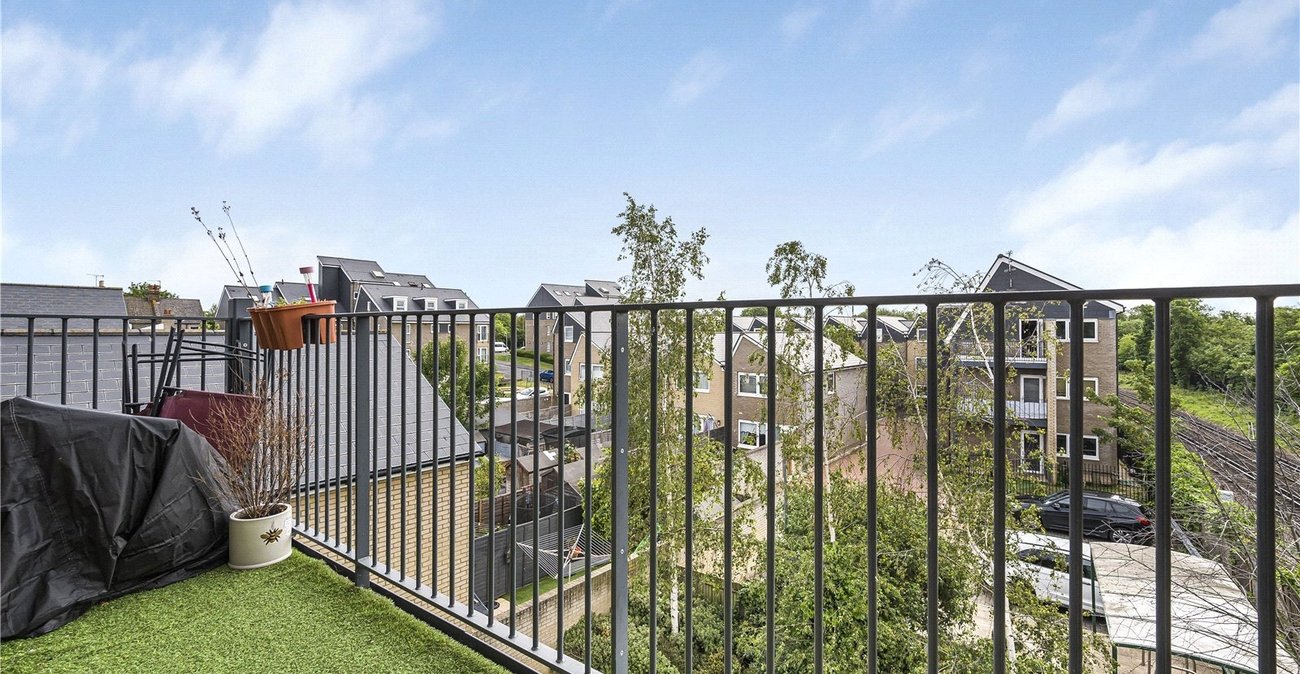 2 bedroom property for sale in Northfleet | Robinson Michael & Jackson