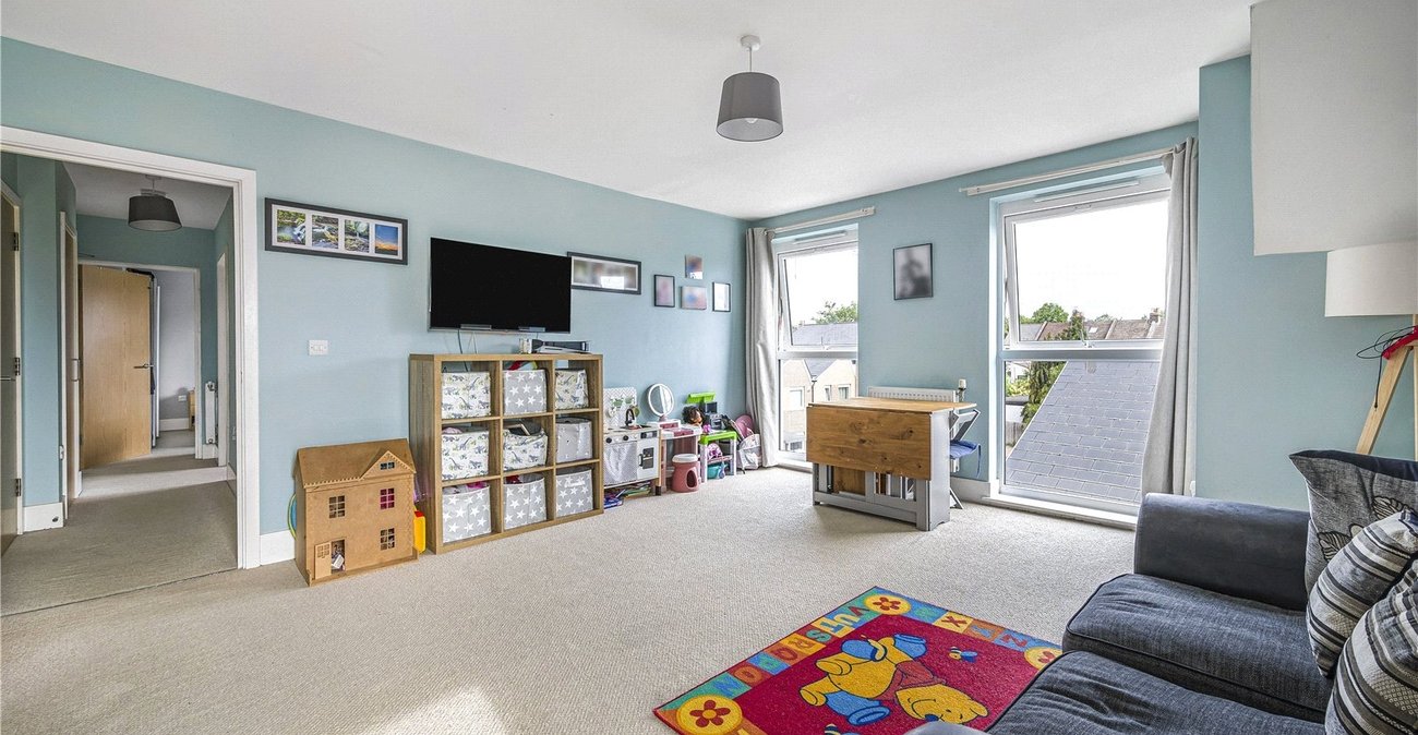 2 bedroom property for sale in Northfleet | Robinson Michael & Jackson
