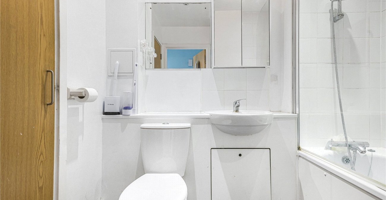 2 bedroom property for sale in Northfleet | Robinson Michael & Jackson