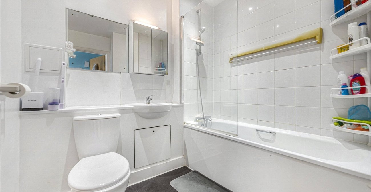 2 bedroom property for sale in Northfleet | Robinson Michael & Jackson