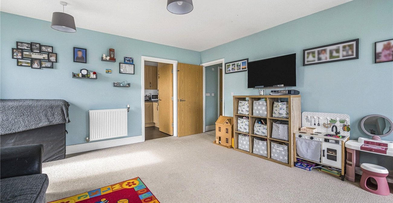 2 bedroom property for sale in Northfleet | Robinson Michael & Jackson