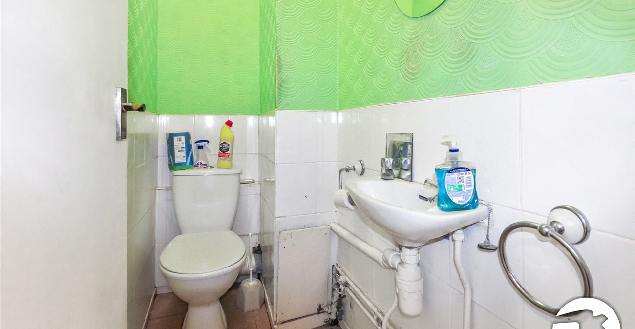 4 bedroom house for sale in London | Robinson Jackson