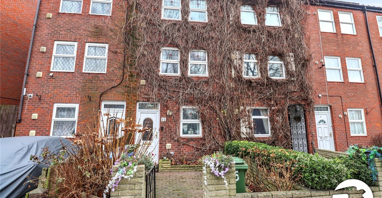 4 bedroom house for sale in London | Robinson Jackson