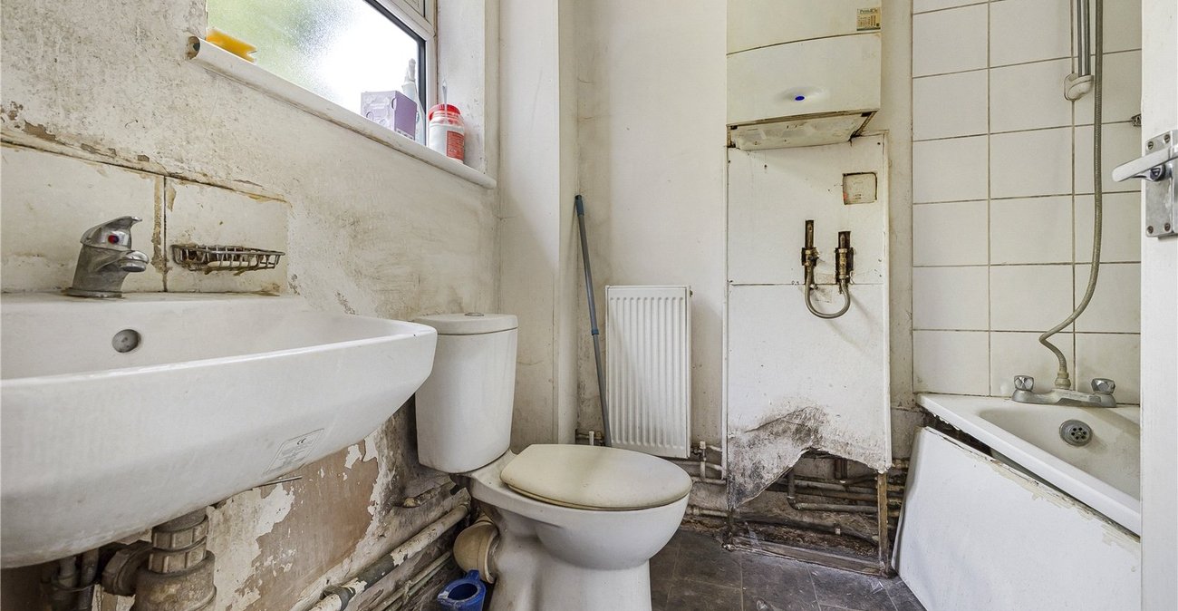 2 bedroom house for sale in Gravesend | Robinson Michael & Jackson