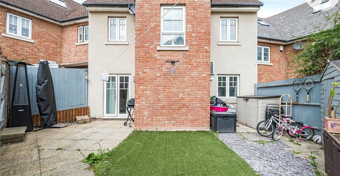 2 bedroom house for sale in Greenhithe | Robinson Jackson