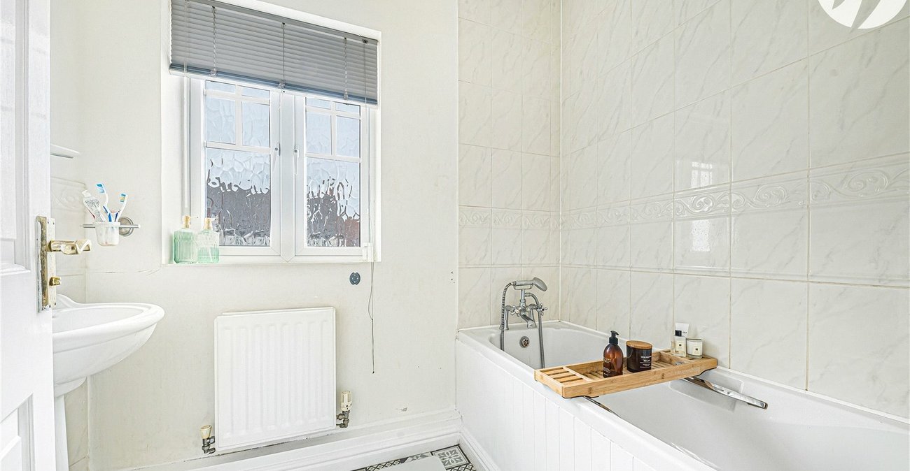 2 bedroom house for sale in Greenhithe | Robinson Jackson