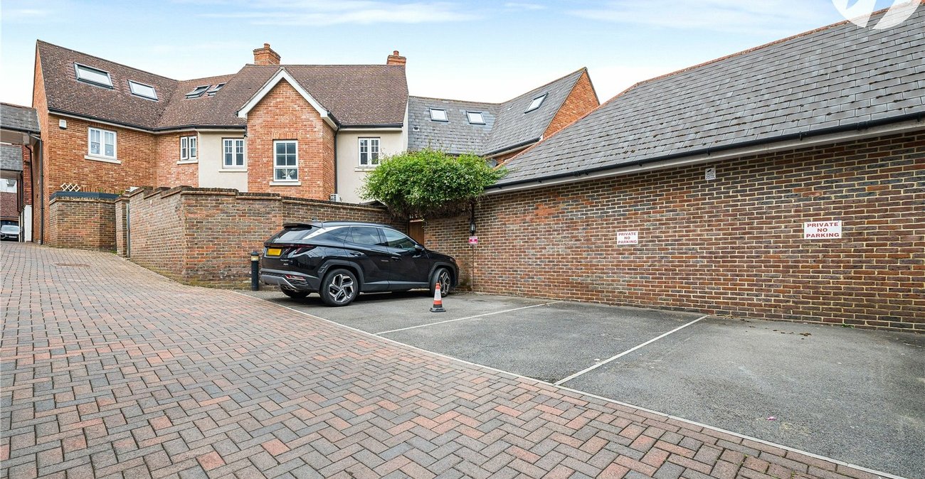 2 bedroom house for sale in Greenhithe | Robinson Jackson