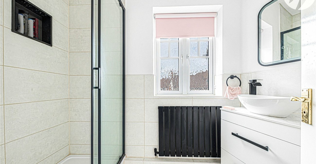 2 bedroom house for sale in Greenhithe | Robinson Jackson