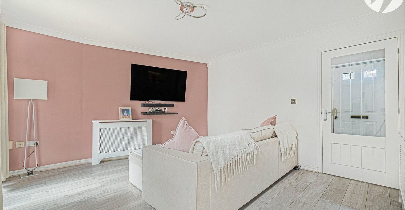 2 bedroom house for sale in Greenhithe | Robinson Jackson