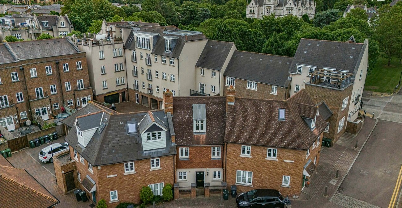 2 bedroom house for sale in Greenhithe | Robinson Jackson