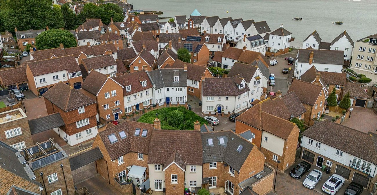 2 bedroom house for sale in Greenhithe | Robinson Jackson