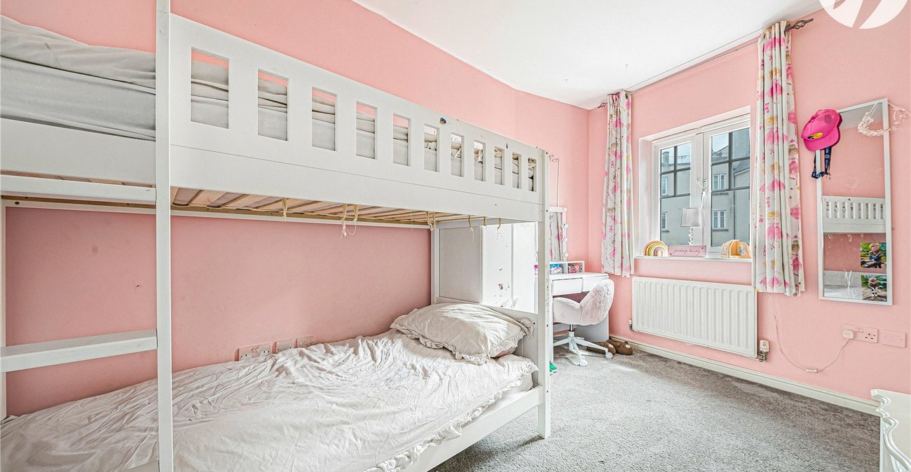 2 bedroom house for sale in Greenhithe | Robinson Jackson