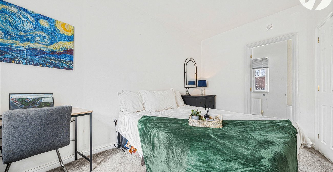 2 bedroom house for sale in Greenhithe | Robinson Jackson