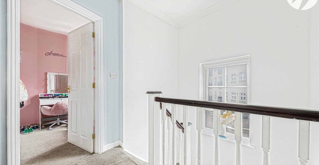 2 bedroom house for sale in Greenhithe | Robinson Jackson