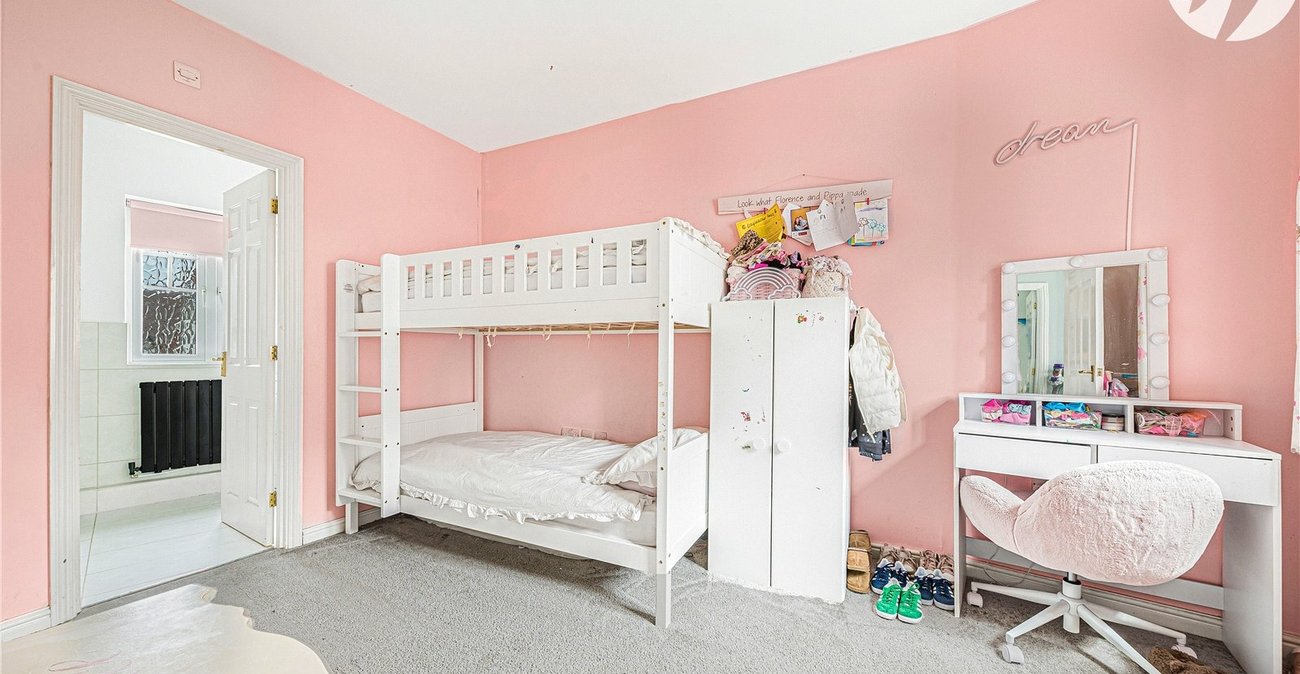 2 bedroom house for sale in Greenhithe | Robinson Jackson