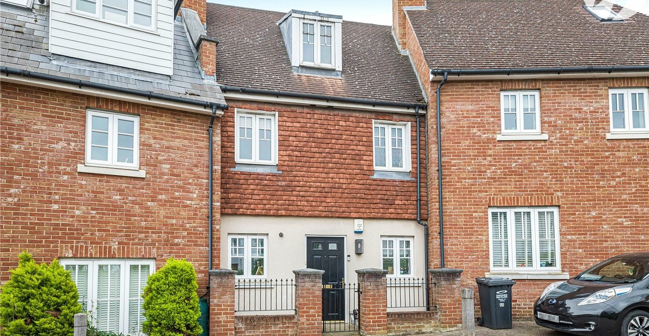 2 bedroom house for sale in Greenhithe | Robinson Jackson