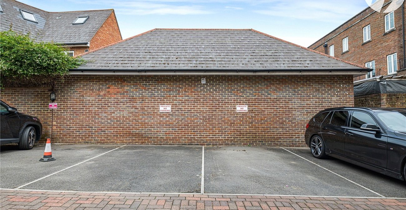 2 bedroom house for sale in Greenhithe | Robinson Jackson